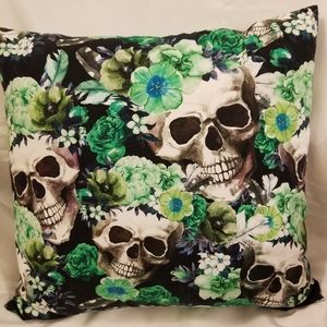 Skulls & Roses Home Decor Covered Pillow